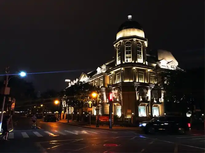 天津第五大道的夜景确实没的说,天津第五大道的蚊子也确实也没的说