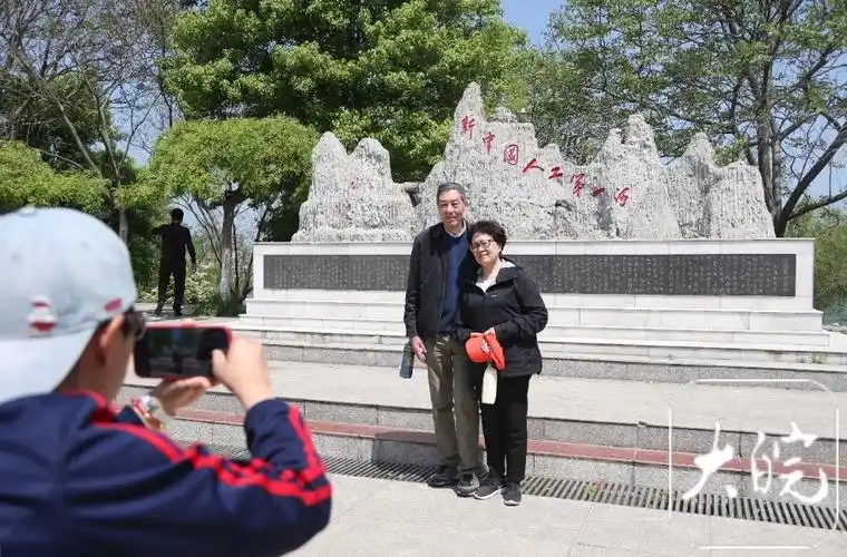 13位上海知青50多年后重返安徽"第二故乡"