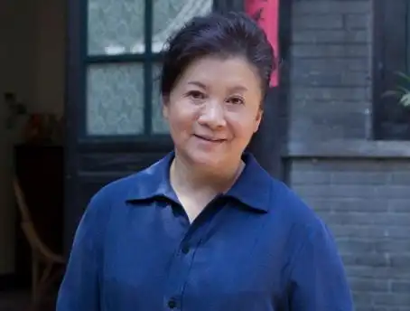 国家一级演员,被称"母亲专业户",如今60岁再登狗年春晚演小品