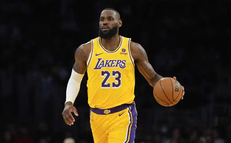 原创詹姆斯只得18分湖人遭国王赛季横扫他该为失利负责吗