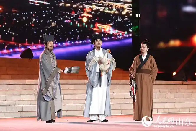 人民网记者 刘祺摄开幕式上,临沂市委常委,宣传部部长张晓彬对临沂这