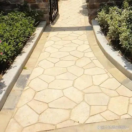 花园庭院这样设计:彩色碎拼石地面铺装