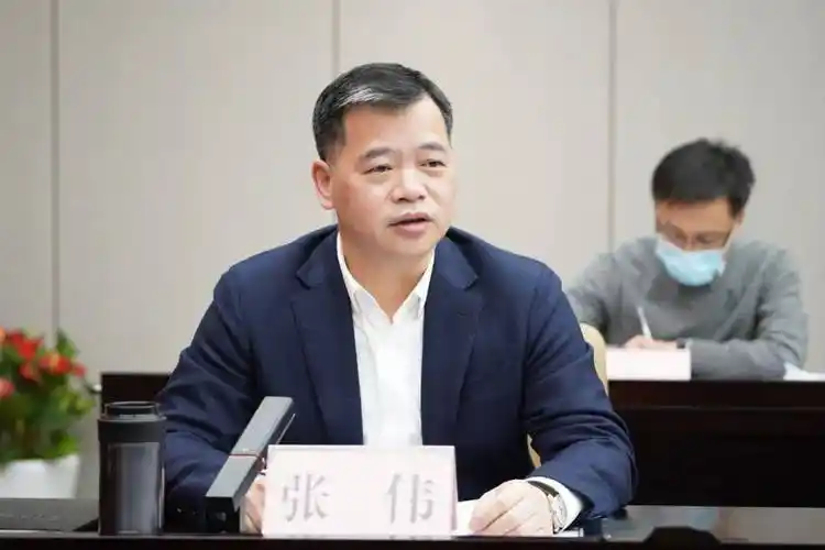 区委副书记,区长张伟在主持会议时强调:要进一步提高核酸检测效率.