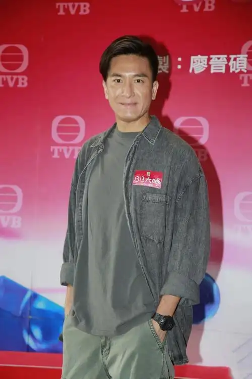 拿奖后不受高层青睐,马国明欲与黄心颖划清界限,打趣自己很花心