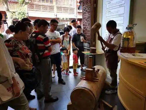 凤凰百货黄石店古法榨油体验活动