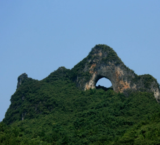 领略月亮山的美丽和魅力