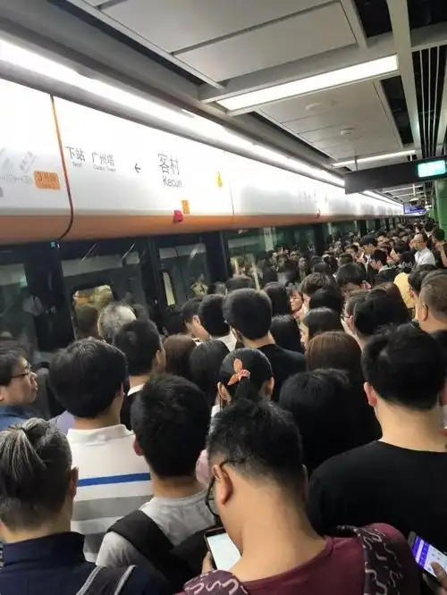 日均客流暴增16万,你还挤得上吗?|满载率|客流|广州地铁_新浪新闻