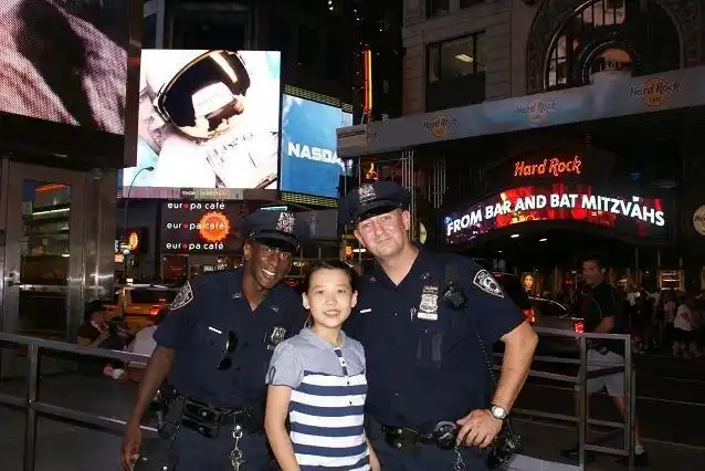 时代广场上的蛐蛐和警察