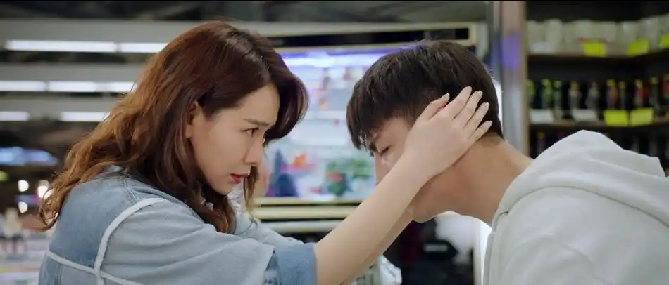 组图:戚薇金瀚换情侣头像互动超可爱 组cp上演甜甜姐弟恋