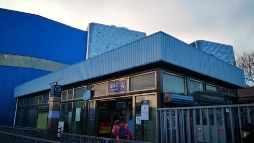 最后的苹果园地铁站