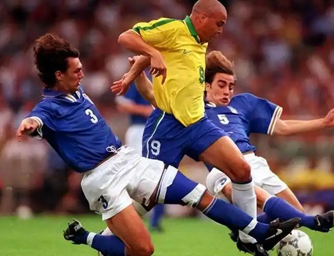 来自其他星球的球王桑巴足球的骄傲罗纳尔多