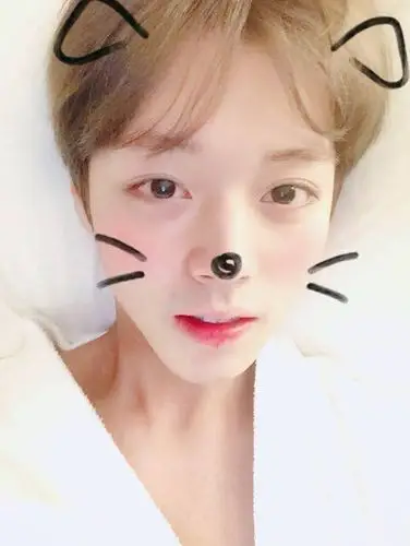 朴志训这张图真是太顶了又清纯又可爱