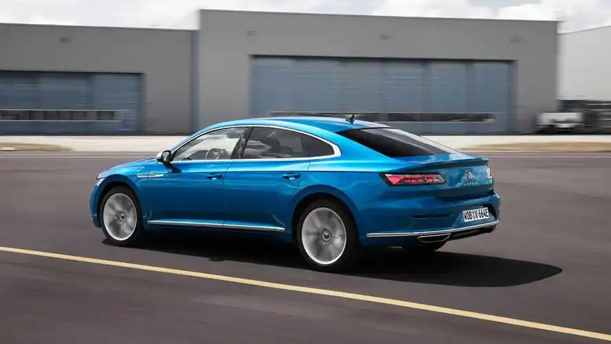 提供两种风格可选大众cc推出插电混动版车型