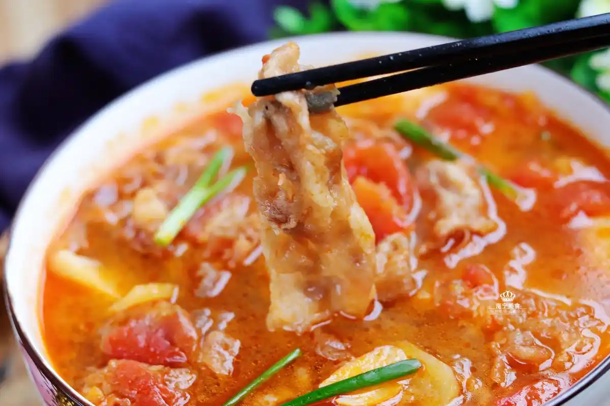 做番茄肥牛时,牢记这2个小技巧,出锅汤汁浓郁,肥牛鲜嫩没腥味