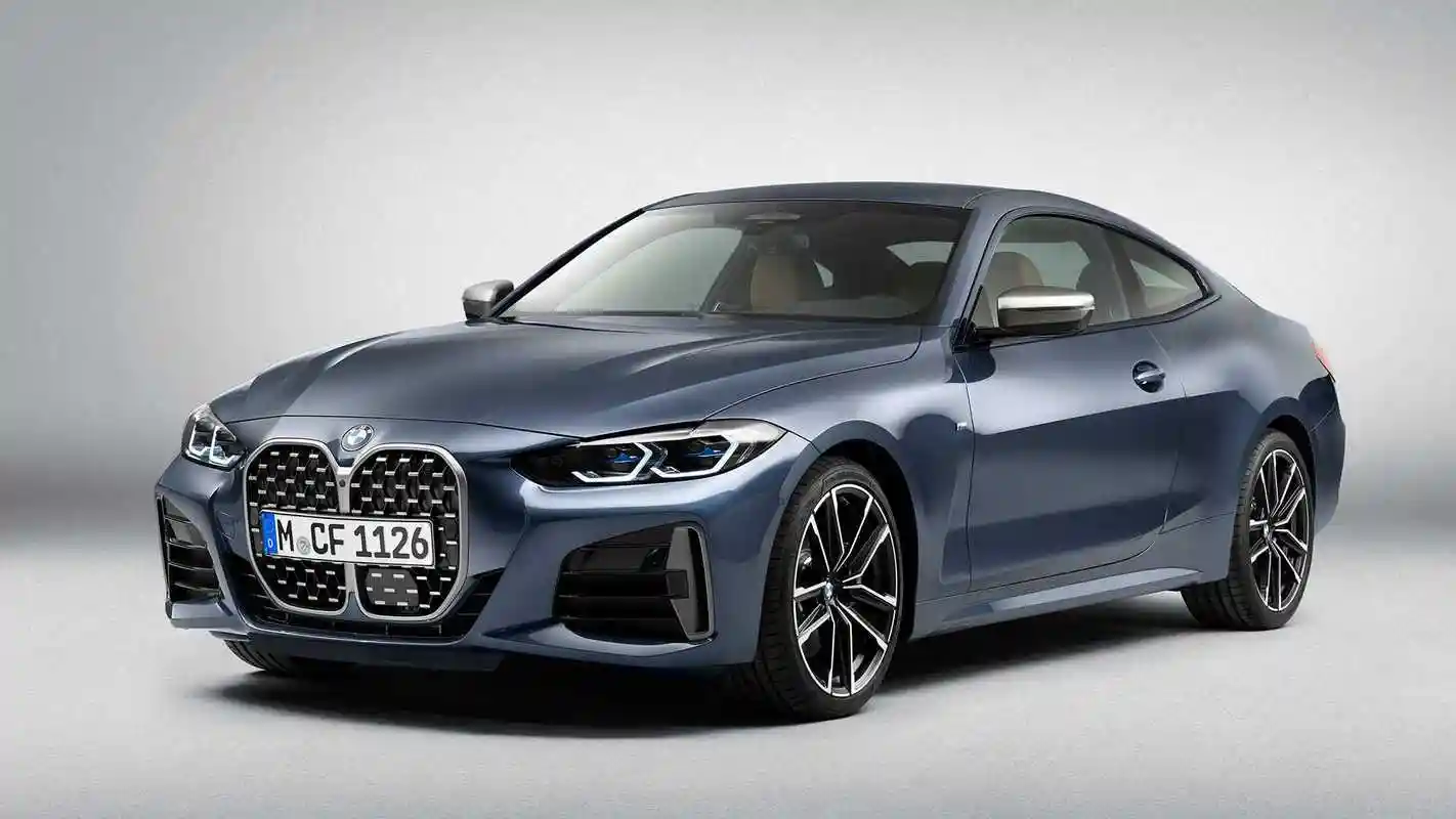 2021款宝马4系轿跑车首次亮相配大双肾格栅和新型轻混系统起价324万元