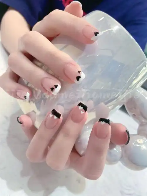 黑白配法式美甲款