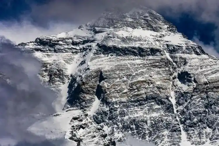 中国"刷新"珠峰高度,珠穆朗玛的魅力究竟有多大?