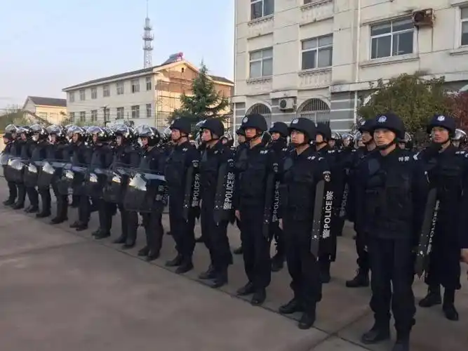 路面警力30秒赶赴事发现场 东海巡特警全面启动城区进攻型大巡防机制