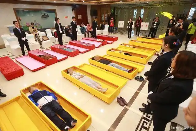 殡仪馆遗体美容师,有人听名字就害怕,其实有编制还高工资!