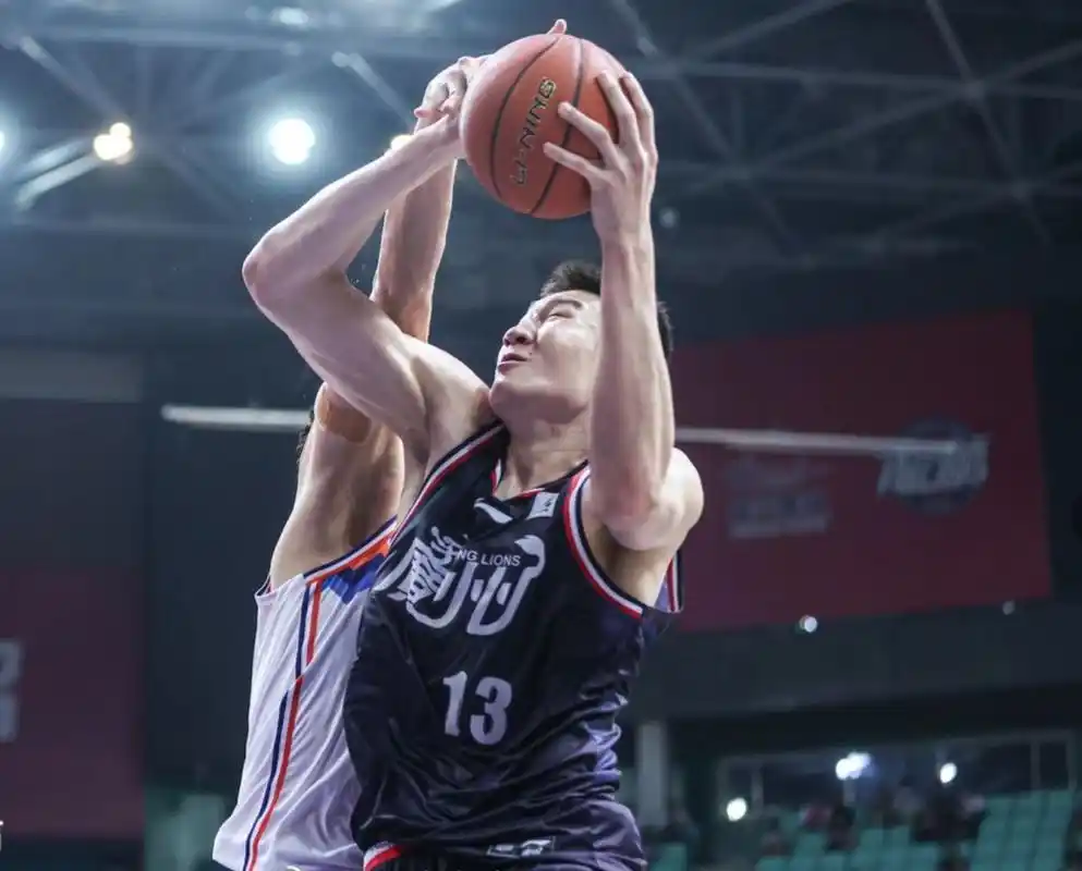 新疆拿下广州当家中锋李炎哲,名记:卖了好多钱解决不少问题