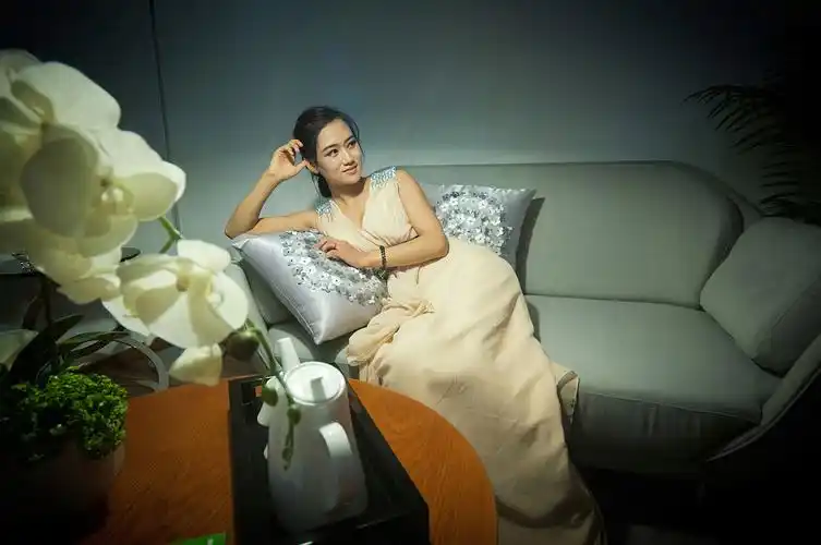 室内弱光人像练习 . - 橡树摄影网 - 橡树摄影网