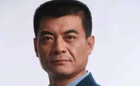 这里给大家介绍的王新军就是这样一个演员.入伍之后