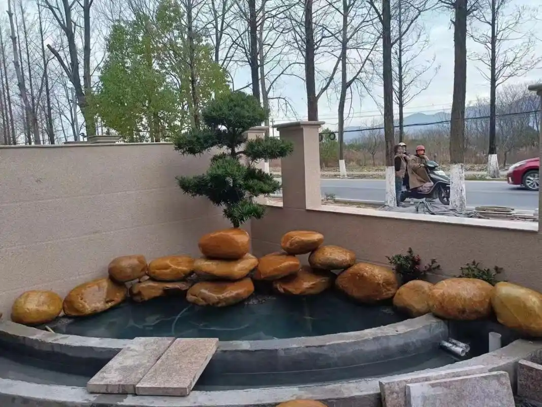 私人别墅门前小型假山鱼池案例分享 02020202私人别墅门前