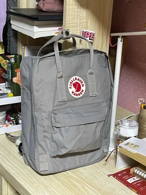 北极狐雾灰好看又实用的双肩包