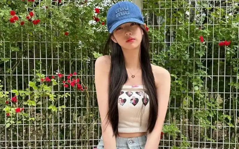 ive张元英ins更新,妥妥的青春美少女小圆!