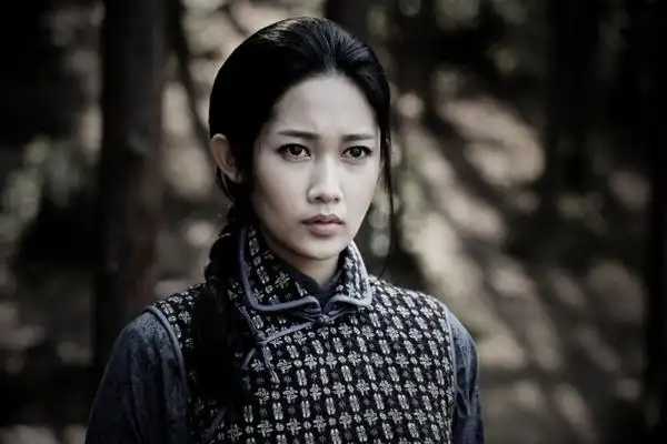 你的传奇之危机四伏热播韩悦演绎军统一枝花