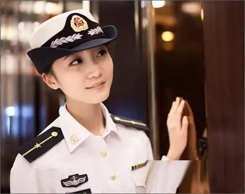 穿海军的美女