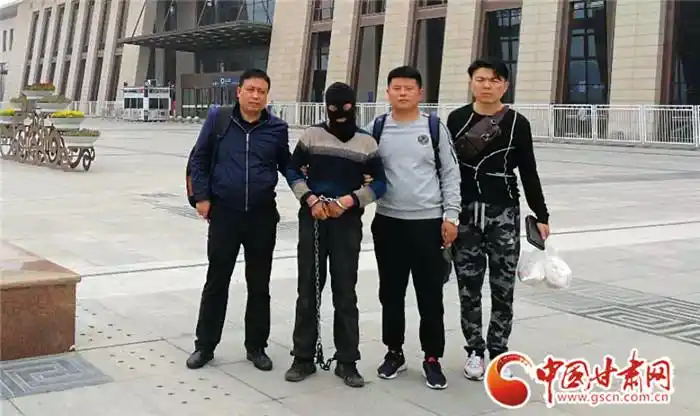 两兄弟涉嫌杀人潜逃26年 兰州七里河警方将其擒获(组图)