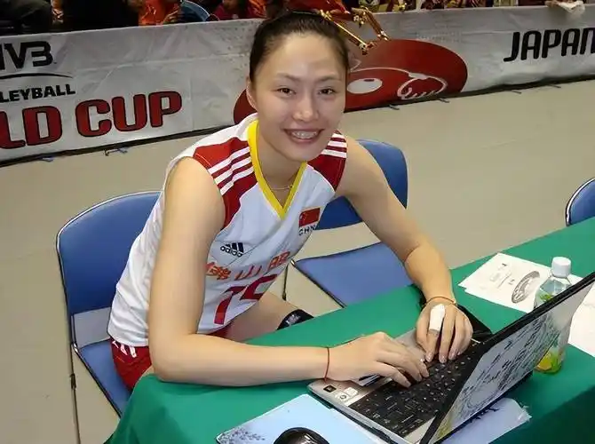 嫁大16岁美国人,晒豪车豪宅引热议_马蕴雯_生活_中国女排