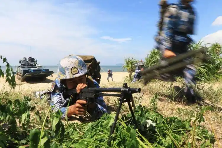 海军陆战队演练抢滩登陆阵势宏大