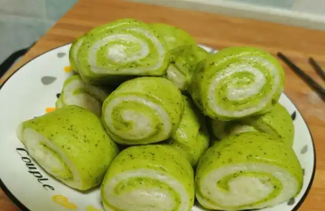 色彩诱人的蔬菜馒头