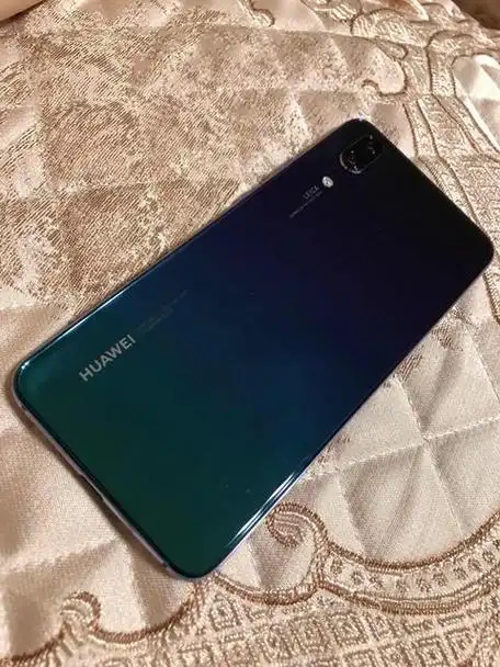 因为当年就我自己而言,买了一台华为p20pro,由于当时月薪就是普通工