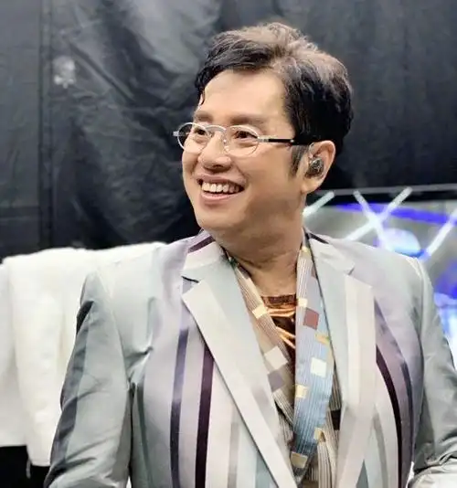 谭咏麟睡粉事件出现反转爆料者态度傲慢出言挑衅谭咏麟