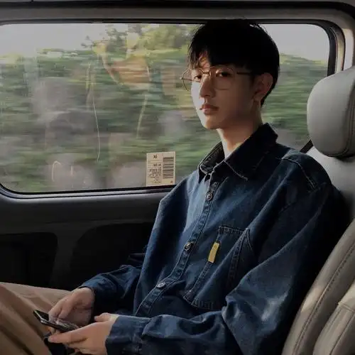 求在车里视角拍的头像