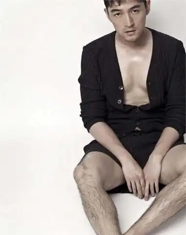 《最美表演》中的照片,虽然不知道《最美表演》是个啥东西,但是光看