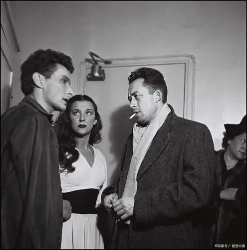 格格不入.存在主义.我们很少信任.加缪