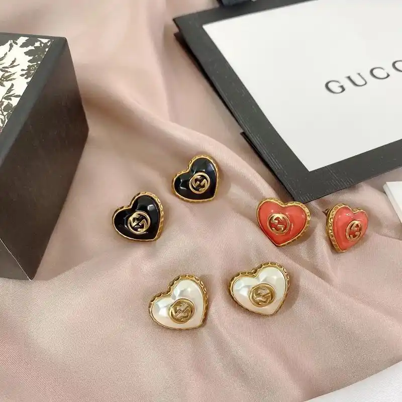 gucci爱心珍珠耳钉.