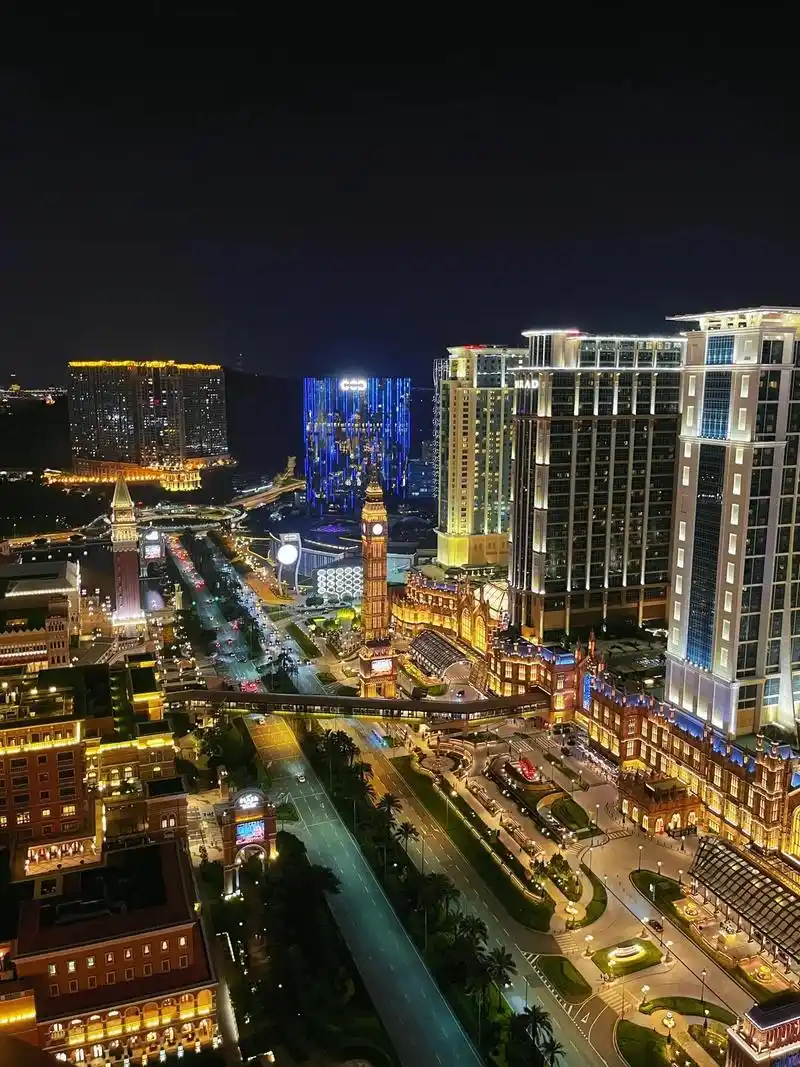 来东莞看看夜景吧#城市的夜晚 #分享照片 #东莞 #今晚的月 - 抖音