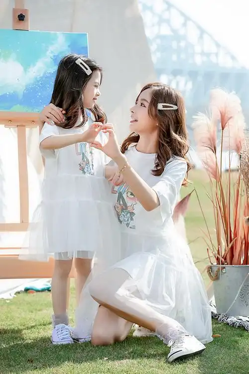 亲子装2019夏季新品 韩国宽松网纱拼接款母女连衣裙一件代发