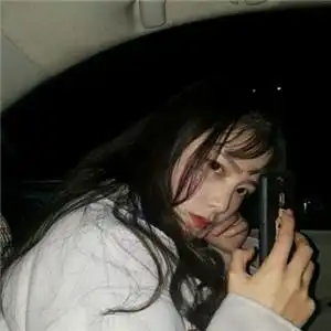 2018非主流女生头像超拽霸气有几张抽烟的图片