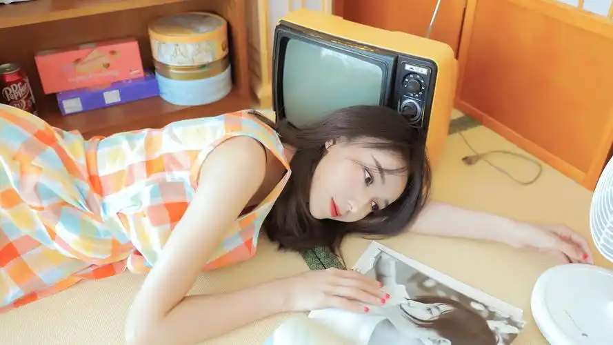 长发性感美女卧室写真图片壁纸高清大图预览1920x1080_美女壁纸下载