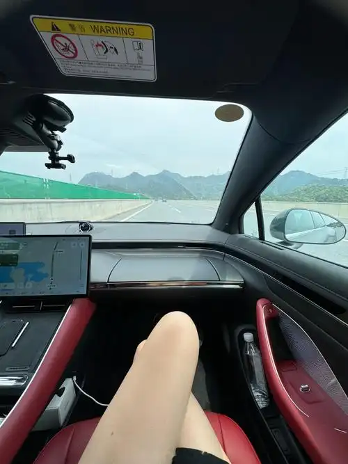 今天去清远玩,哎呀,我很少坐我智界s7的副驾,这副驾怎么这么舒服