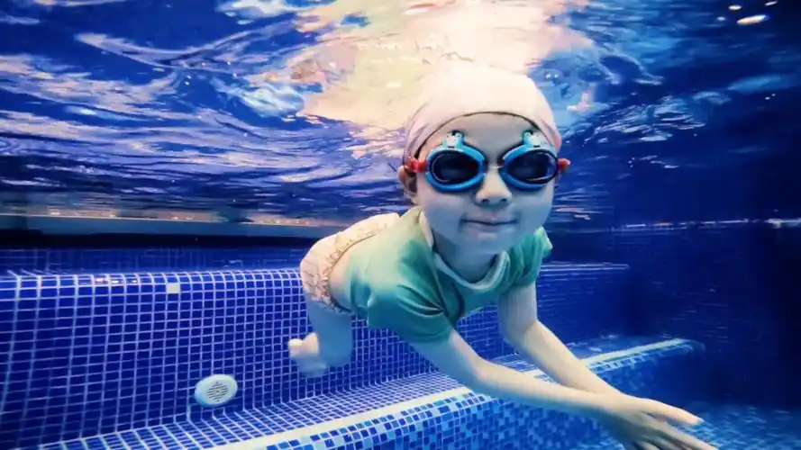 湖州贝贝鲸亲子游泳馆_湖州儿童游泳培训_湖州学游泳_湖州亲子游泳