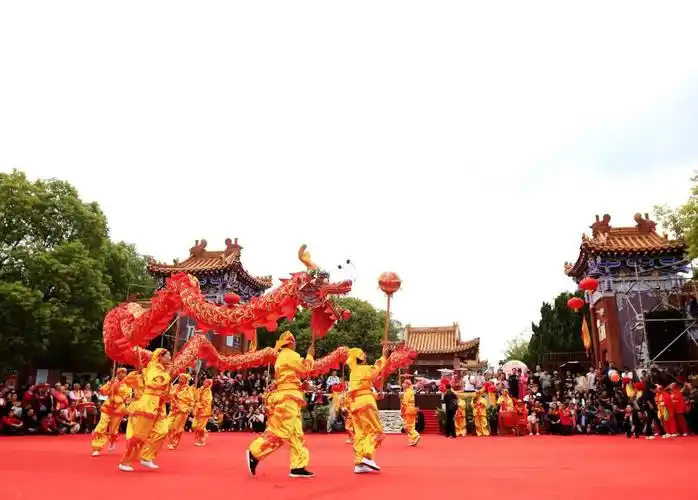 2018湖北当阳关陵庙会舞龙大赛大妈舞龙更精彩