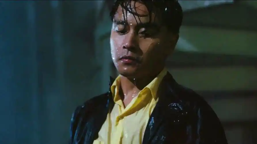 20爱情影视之周润发--男子抱袋垃圾回家?原因令人敬佩!不信自己看!