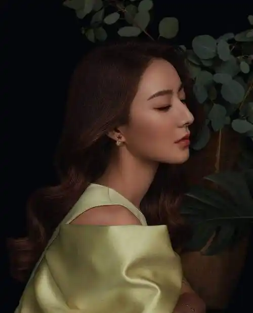 李佳琦和薇娅,看上去"挨"得近,其实"差"得远_直播_经营_女王